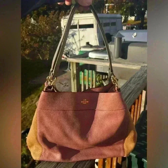 2018 Coach Lexi F31992 Spacious Shoulder Purse Pink/Lavender, Tan & Gray EUC - Picture 4 of 12